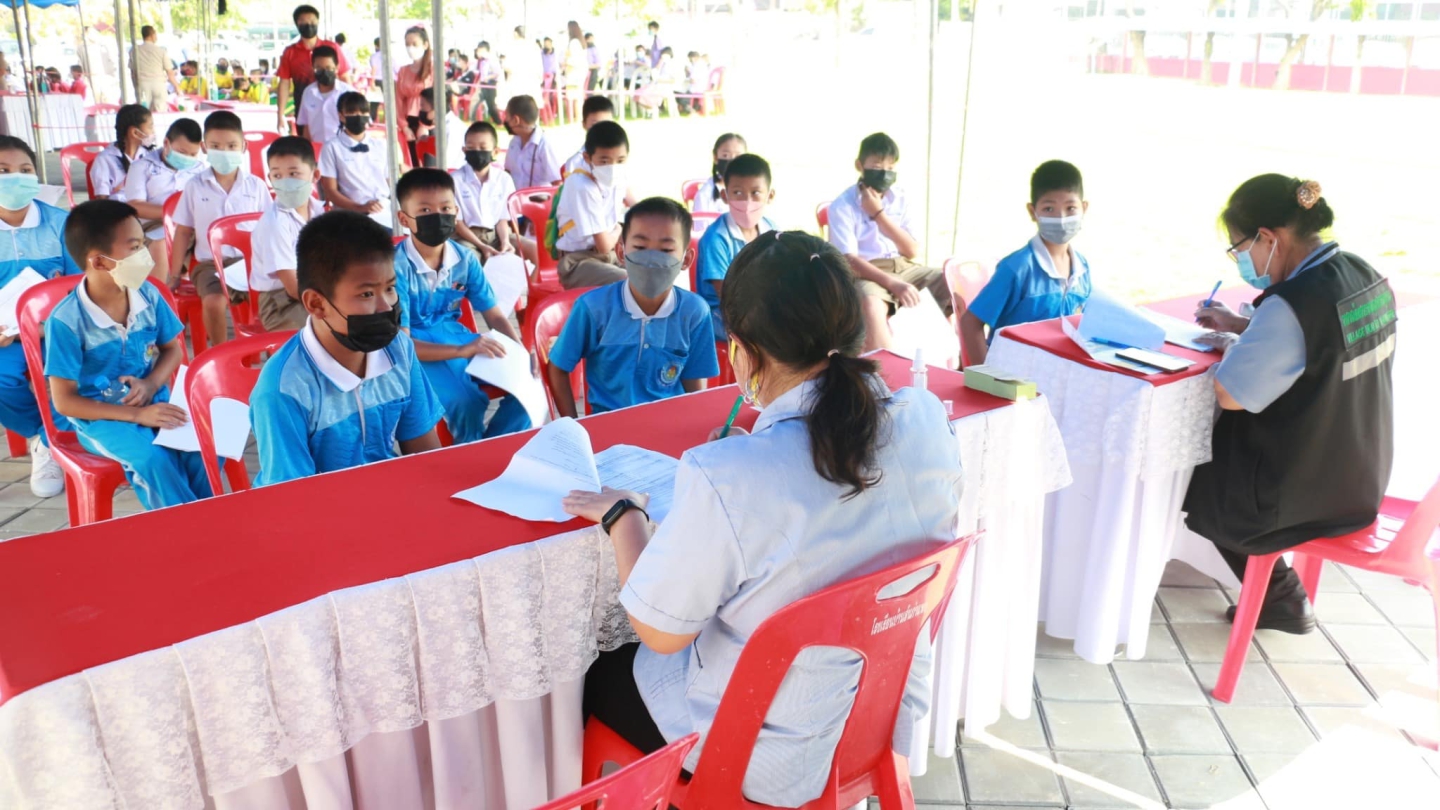 20220307130939(1).jpg - เชียงใหม่ เดินหน้าฉีดวัคซีนป้องกันโควิด-19 ให้แก่เด็กนักเรียนอายุ 5-11 ปี ในอำเภอสันกำแพง | https://bsk.ac.th/new