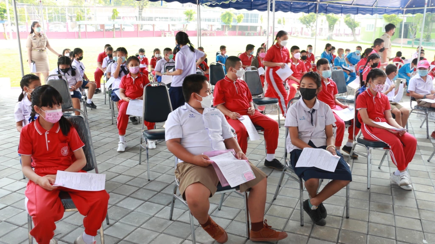 20220307130939.jpg - เชียงใหม่ เดินหน้าฉีดวัคซีนป้องกันโควิด-19 ให้แก่เด็กนักเรียนอายุ 5-11 ปี ในอำเภอสันกำแพง | https://bsk.ac.th/new