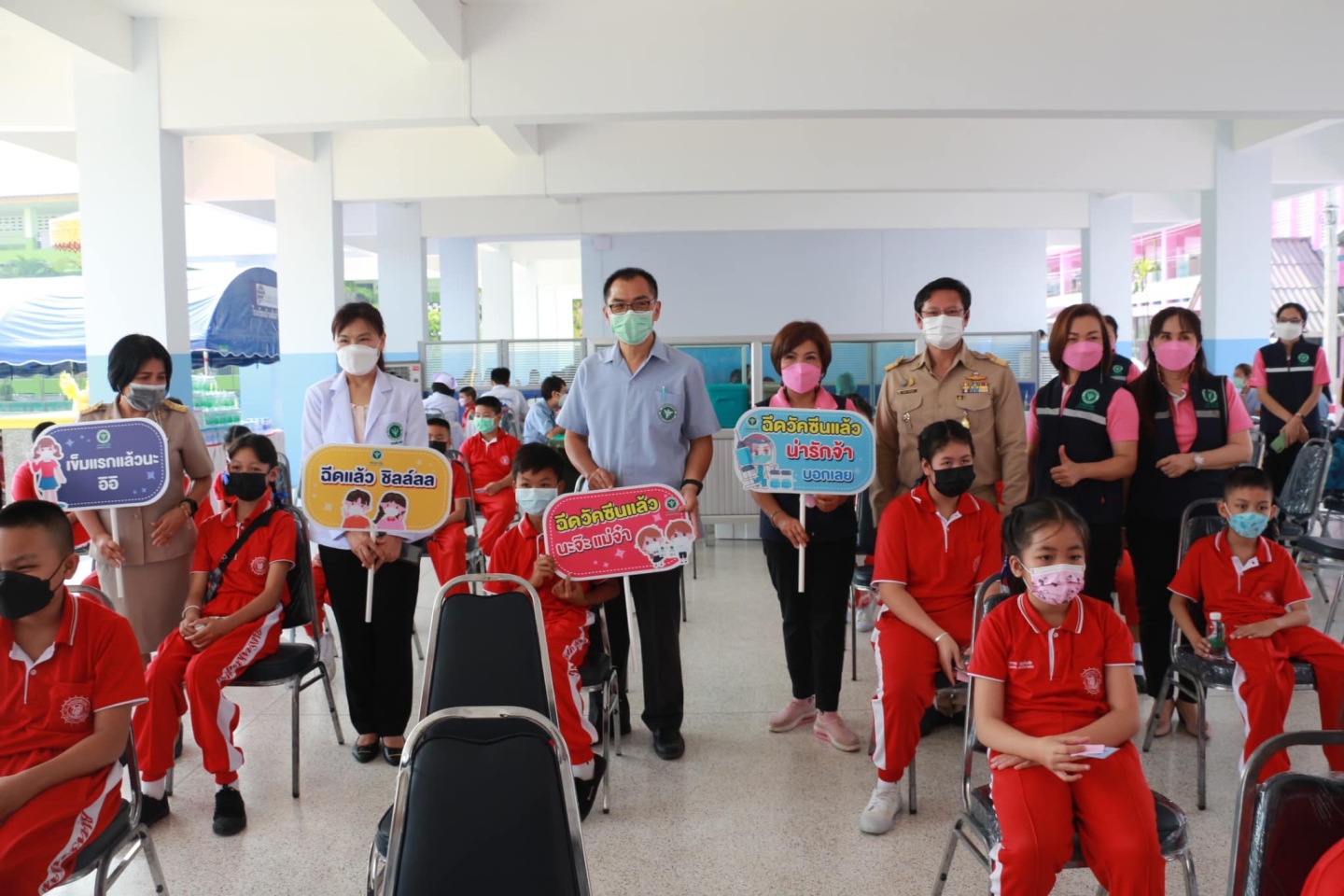 20220307130943.jpg - เชียงใหม่ เดินหน้าฉีดวัคซีนป้องกันโควิด-19 ให้แก่เด็กนักเรียนอายุ 5-11 ปี ในอำเภอสันกำแพง | https://bsk.ac.th/new