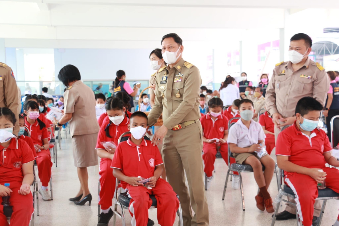 20220307130944.jpg - เชียงใหม่ เดินหน้าฉีดวัคซีนป้องกันโควิด-19 ให้แก่เด็กนักเรียนอายุ 5-11 ปี ในอำเภอสันกำแพง | https://bsk.ac.th/new