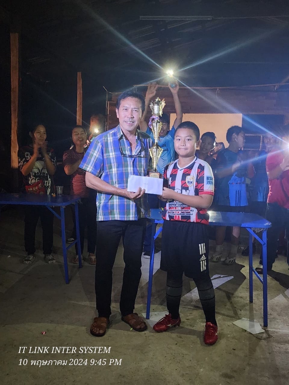 20240513144423.jpg - การแข่งขันฟุตบอลรายการ แม่ออน คัพ ครั้งนี้ 2 ณ สนามบ้านหนองหอยผลการแข่งขัน ได้รับรางวัลชนะเลิศอันดับที่ 1 | https://bsk.ac.th/new