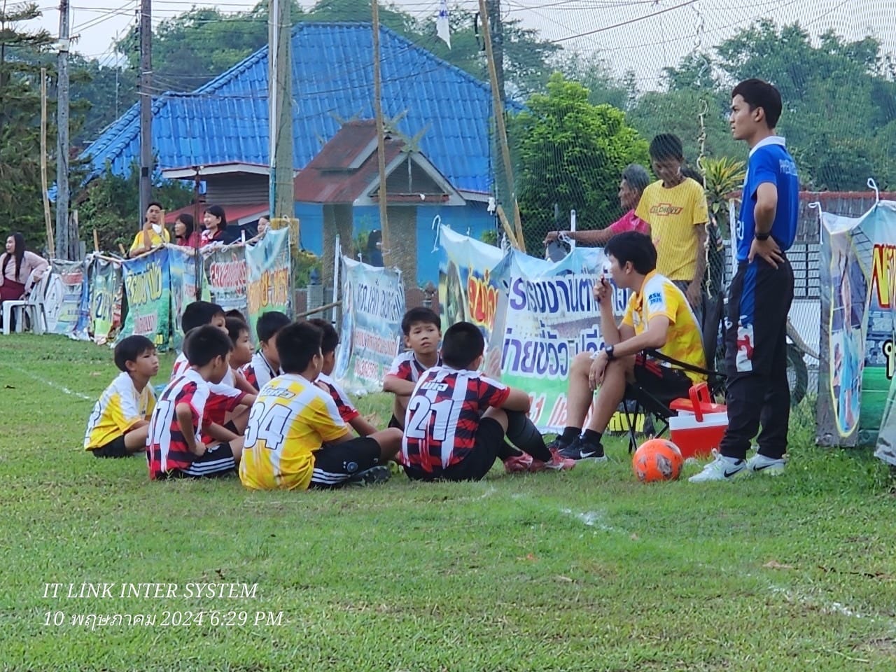 20240513144426.jpg - การแข่งขันฟุตบอลรายการ แม่ออน คัพ ครั้งนี้ 2 ณ สนามบ้านหนองหอยผลการแข่งขัน ได้รับรางวัลชนะเลิศอันดับที่ 1 | https://bsk.ac.th/new