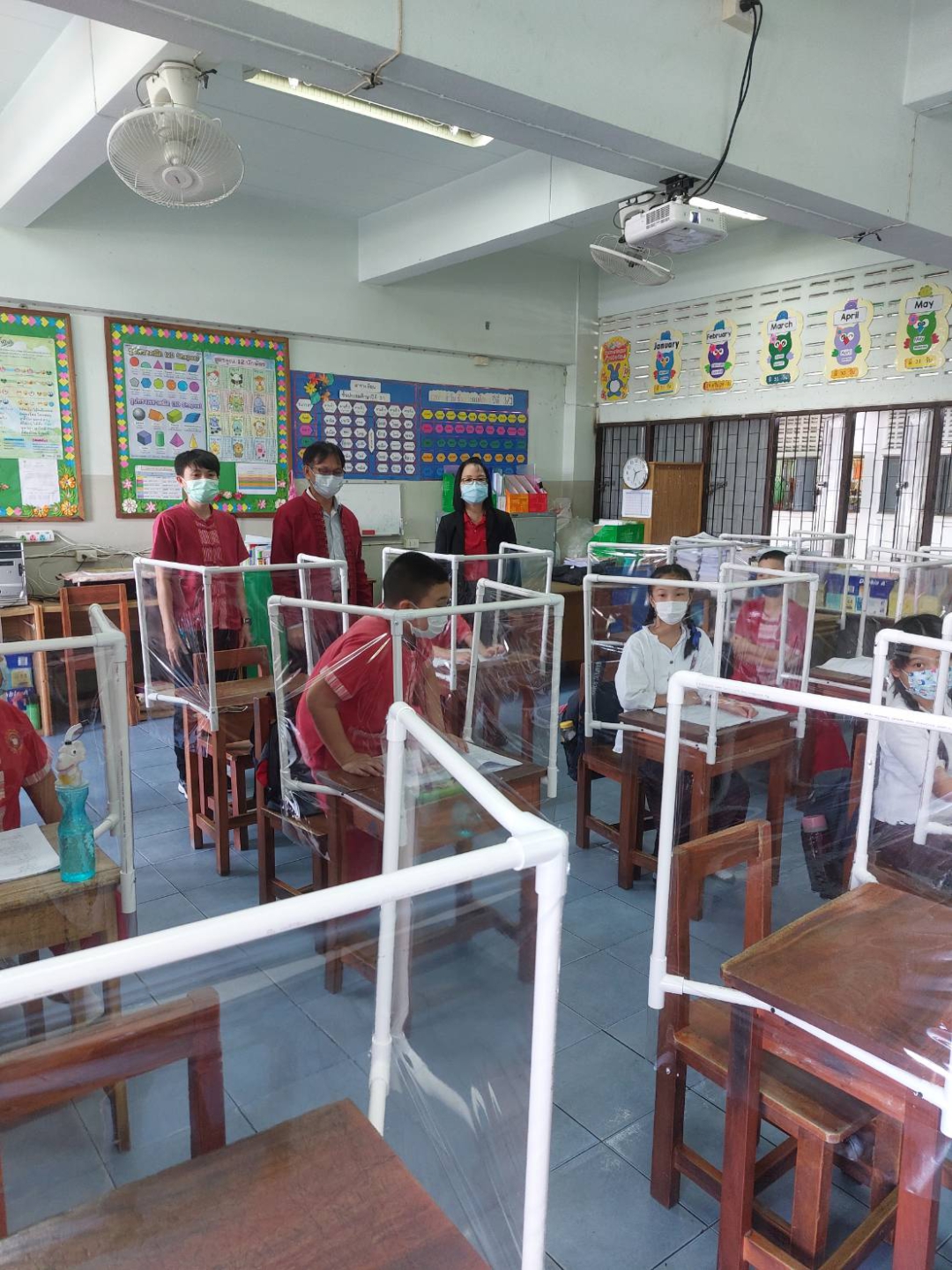 20220312040055(1).jpg - นางนิภา แก้วประทีป ศึกษานิเทศก์ชำนาญการพิเศษ สำนักงานเขตพื้นที่การศึกษาประถมศึกษาเชียงใหม่ เขต 1 ได้มาตรวจเยี่ยมและให้คำแนะนำในการจัดการเรียนการสอนรูปแบบปกติ(On site) | https://bsk.ac.th/new