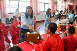 20240812233503(2).jpg - กิจกรรมพิธีทำบุญตักบาตร ถวายเป็นพระราชกุศล สมเด็จพระนางเจ้าสิริกิต์ พระบรมราชินีนาถ พระบรมราชชนนีพันปีหลวง เนื่องในโอกาสวันเฉลิมพระชนมพรรษา 12 สิงหาคม 2567 | https://www.bsk.ac.th/new